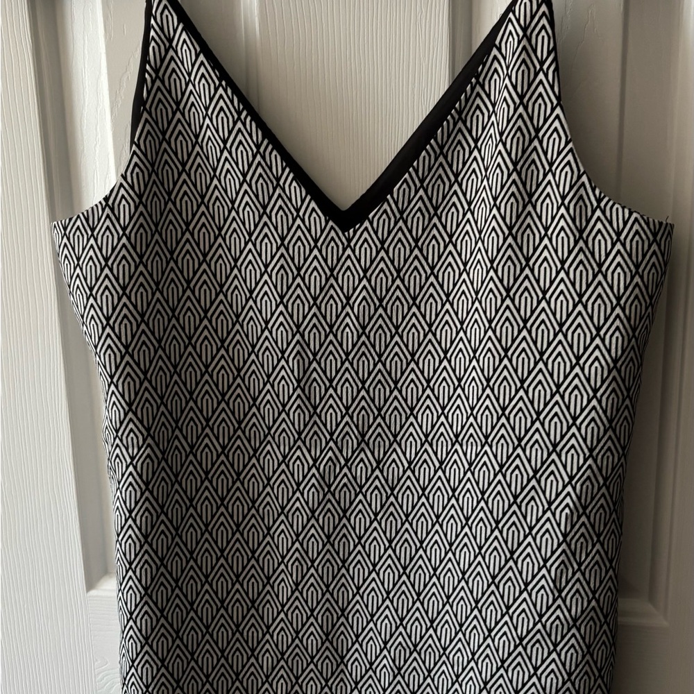 Express Black and White Geometric Camisole - Picture 4 of 4